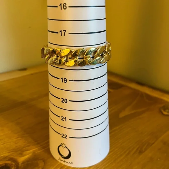 New York gold tone chunky necklace, bracelet, earrings set 16 “ - Picture 4 of 9